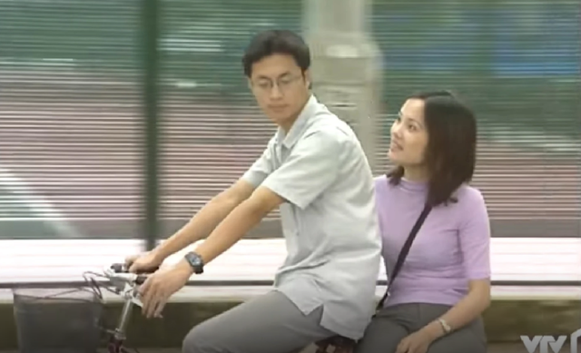 Nhân vật Nam và Trà &quot;cave&quot; trong Phía trước là bầu trời.