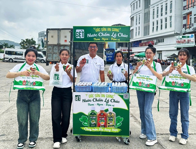 Khởi nghiệp với lá chúc, chàng trai miền Tây thu nhập hơn 20 triệu đồng/tháng- Ảnh 2. Khởi nghiệp với lá chúc, chàng trai miền Tây thu nhập hơn 20 triệu đồng/tháng - Ảnh 2.