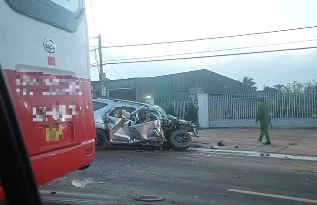 Tai nạn giao thông nghiêm trọng trên đường Hồ Chí Minh khiến 2 người tử vong - Ảnh 2. Tai nạn giao thông nghiêm trọng trên đường Hồ Chí Minh khiến 2 người tử vong - Ảnh 2.