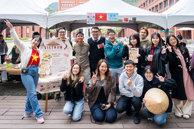 Đ&agrave;i Loan nới quyền l&agrave;m việc v&agrave; khả năng định cư cho du học sinh - Ảnh 1.