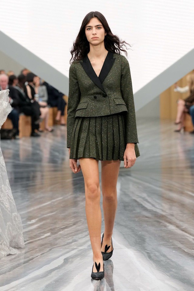 'May đo mềm nổi sóng', suit, vest trẻ trung lại lên ngôi- Ảnh 1. 'May đo mềm nổi sóng', suit, vest trẻ trung lại lên ngôi- Ảnh 1.