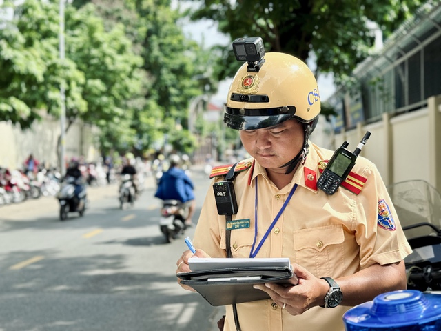 Ghế an toàn cho trẻ em trên ô tô: Tài xế taxi, công nghệ bối rối - Ảnh 2.