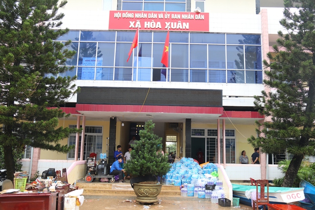 Lũ lụt ở Phú Yên: Những hình ảnh đau thương và Tình người trong bão táp - Ảnh 6.