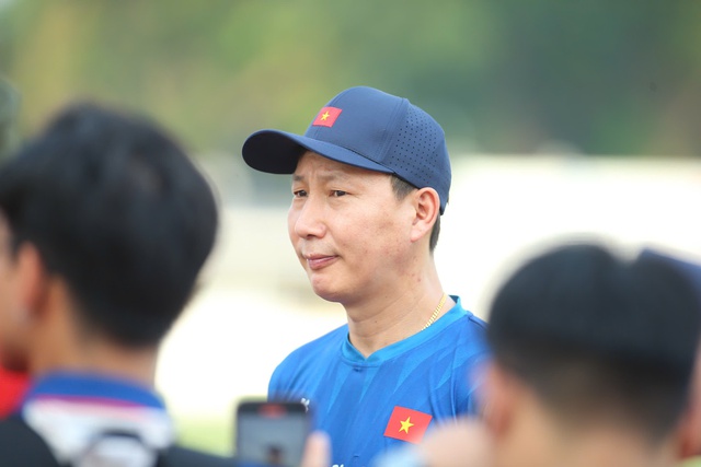 Antrenorul Kim Sang-sik era confuz: „Mi-a dispărut somnul din cauza finalizării lotului pentru Vietnam U.23, am inima frântă din cauza lui Van Truong” - Foto 1.
