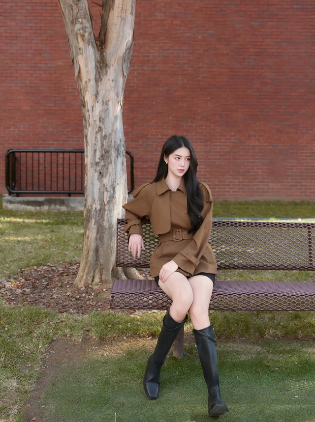 Muôn kiểu phối đồ nhiều lớp với trench coat, áo dạ lông cừu sang chảnh- Ảnh 10.