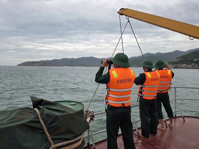 Khánh Hòa: Tàu cá bị chìm trên đường tránh bão số 15, 3 ngư dân mất tích - Ảnh 1. Khánh Hòa: Tàu cá bị chìm trên đường tránh bão số 15, 3 ngư dân mất tích - Ảnh 1.