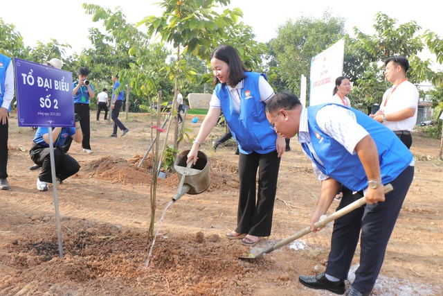 Vườn cây Đại đoàn kết: Dấu ấn xanh chào mừng Đại hội MTTQ Việt Nam TP.HCM lầnthứ1 - Ảnh 1.