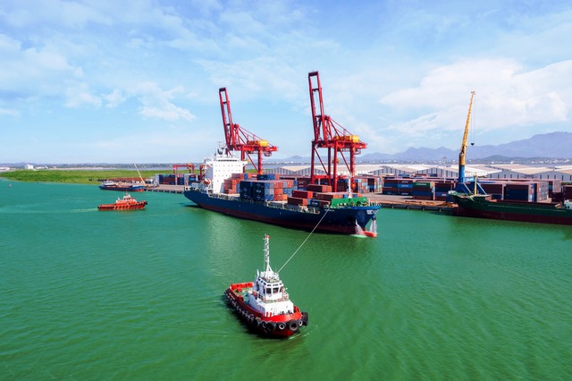 Thủ tướng Ch&iacute;nh phủ: Phải đưa ng&agrave;nh logistics tăng trưởng ở mức hai con số- Ảnh 3.