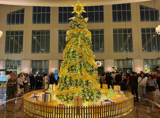 TP.HCM rộn ràng chuẩn bị mùa lễ hội cuối năm- Ảnh 3.