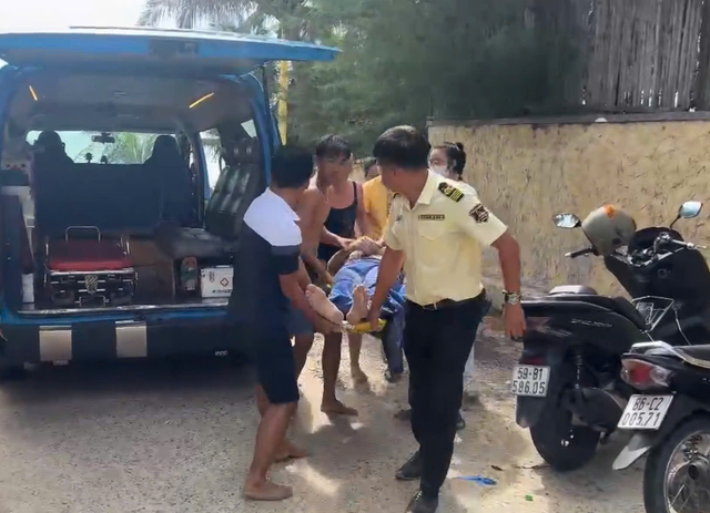 Đuối nước thương t&acirc;m tại Mũi N&eacute; khiến du kh&aacute;ch Nga tử vong trong chuyến du lịch - Ảnh 1.