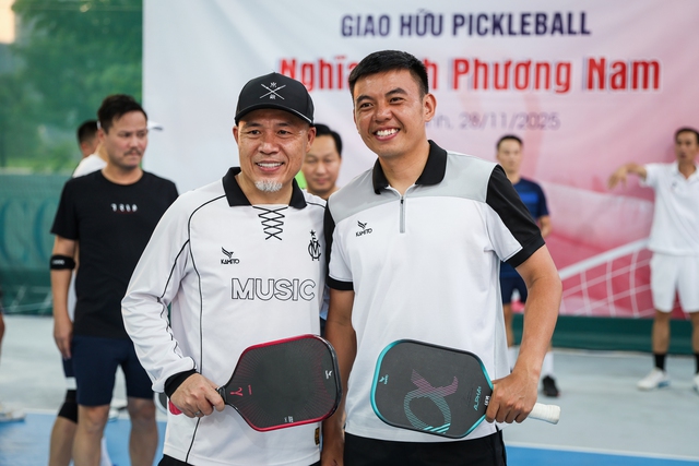 Lý Hoàng Nam cùng ca sĩ Giang Hồng Ngọc vô địch giải pickleball 'Nghĩa tình phương Nam'- Ảnh 1. Lý Hoàng Nam cùng ca sĩ Giang Hồng Ngọc vô địch giải pickleball 'Nghĩa tình phương Nam'- Ảnh 1.