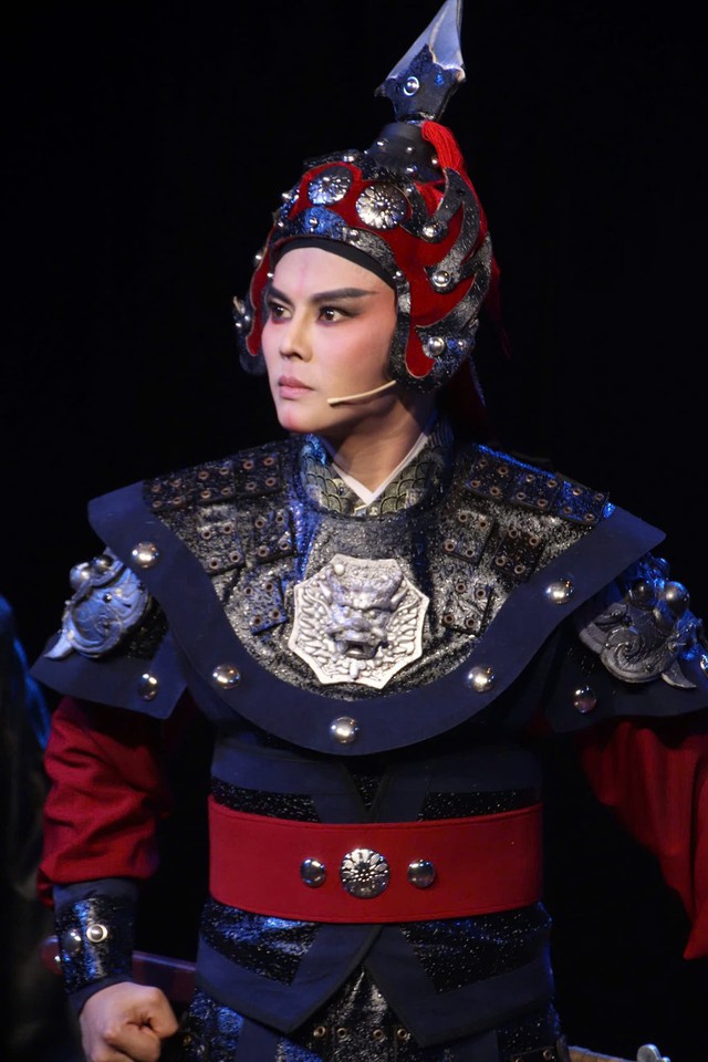 NSƯT V&otilde; Minh L&acirc;m: Đ&ecirc;m ba mất, t&ocirc;i vẫn đứng h&aacute;t tr&ecirc;n s&acirc;n khấu - Ảnh 3.