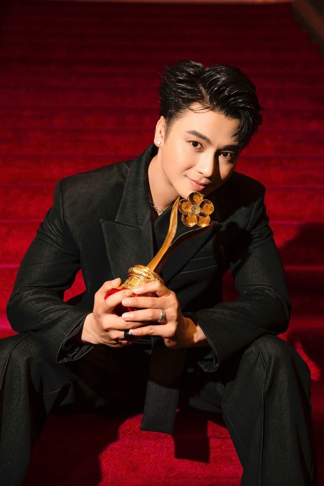 NSƯT V&otilde; Minh L&acirc;m: Đ&ecirc;m ba mất, t&ocirc;i vẫn đứng h&aacute;t tr&ecirc;n s&acirc;n khấu - Ảnh 2.