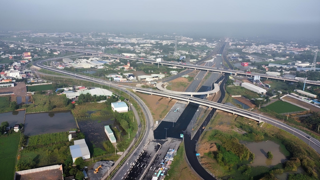 Đ&ocirc; thị V&agrave;nh đai - Cao tốc: Dịch chuyển chiến lược đầu tư của c&aacute;c &lsquo;&ocirc;ng lớn&rsquo; - Ảnh 1.