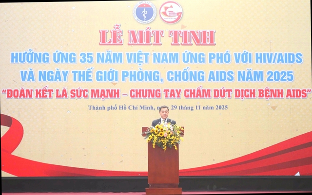 Khoảng trống t&agrave;i ch&iacute;nh c&oacute; thể khiến ca nhiễm HIV/AIDS ở Việt Nam tăng trở lại- Ảnh 1.