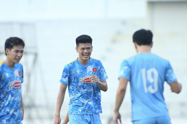 Sốc: Bùi Vĩ Hào, Trần Thành Trung và sao trẻ 1,95 m của HAGL bị loại khỏi U.23 Việt Nam- Ảnh 3. Sốc: Bùi Vĩ Hào, Trần Thành Trung và sao trẻ 1,95 m của HAGL bị loại khỏi U.23 Việt Nam- Ảnh 3.
