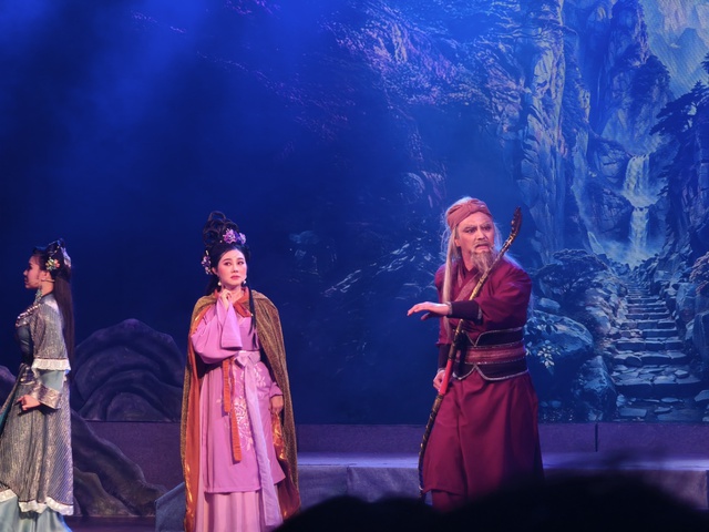 NSƯT V&otilde; Minh L&acirc;m: Đ&ecirc;m ba mất, t&ocirc;i vẫn đứng h&aacute;t tr&ecirc;n s&acirc;n khấu - Ảnh 1.