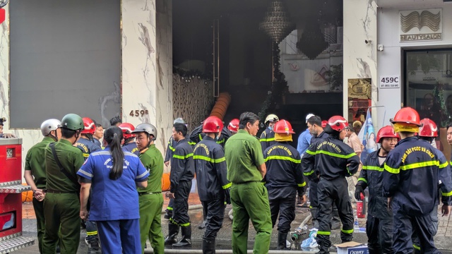 TP.HCM: Ch&aacute;y hầm giữ xe thẩm mỹ viện tr&ecirc;n đường Nguyễn Đ&igrave;nh Chiểu- Ảnh 1.