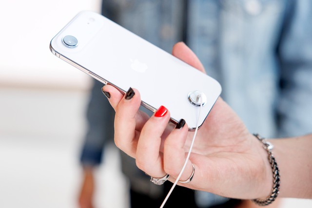 iPhone Air ế ẩm, hãng điện thoại Trung Quốc 'chùn tay' giữa chừng - Ảnh 2.