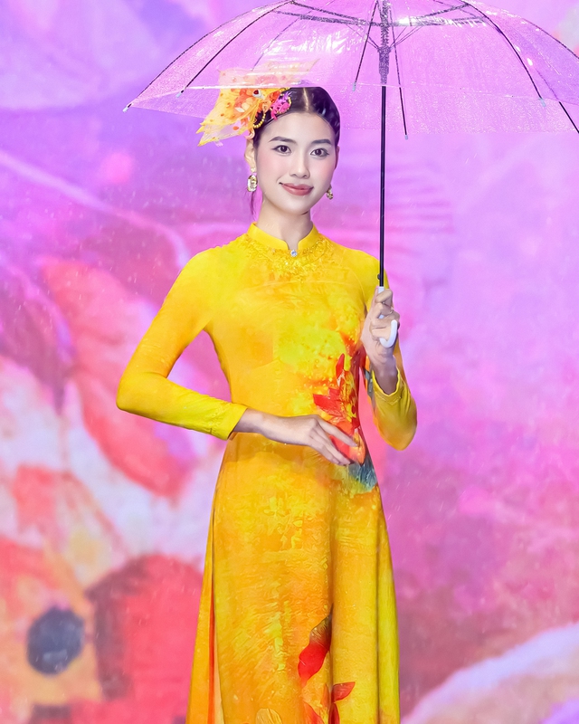 Đạo diễn trẻ Đỗ Bảo Ngọc thắp sáng đêm nghệ thuật 'Tinh hoa áo dài 2025'- Ảnh 3.