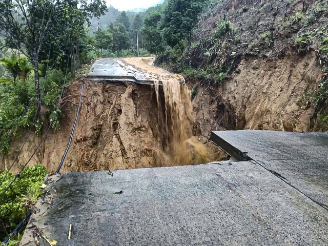 Mưa lũ dai dẳng, bất thường ở miền Trung- Ảnh 4.