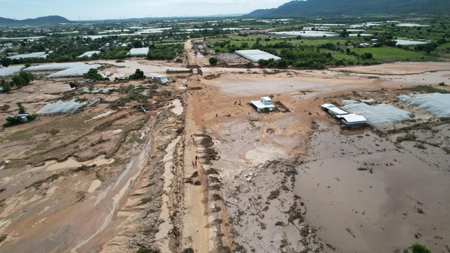 Vỡ hồ chứa nước ở Tuy Phong: Dự án nằm trên đất rừng hay đất nông nghiệp?- Ảnh 1.