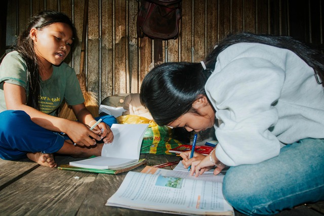 Lán trại học sinh Vân Kiều tại Xa Rường: Hành trình vượt khó đến trường - Ảnh 2.