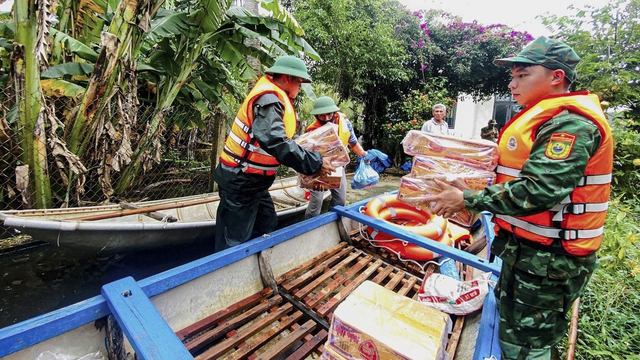 Quảng Ngãi: Phân bổ 100 tỉ đồng hỗ trợ khắc phục hậu quả mưa lũ - Ảnh 5.