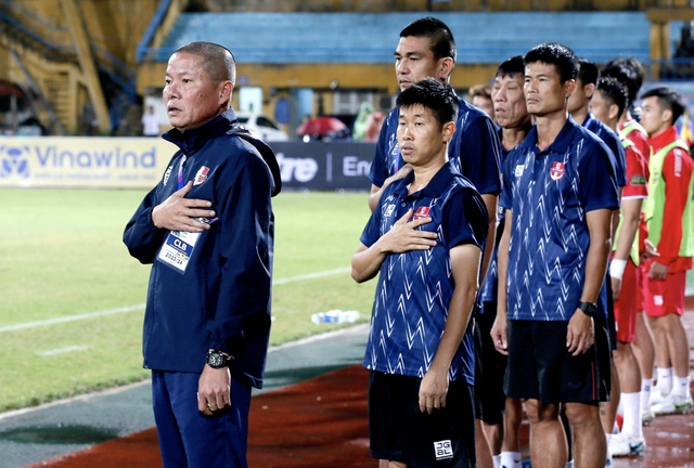 CLB Hà Nội có buồn khi nhìn về 'cố nhân' HLV Chu Đình Nghiêm?- Ảnh 2. CLB Hà Nội có buồn khi nhìn về 'cố nhân' HLV Chu Đình Nghiêm?- Ảnh 2.