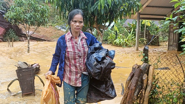 TP.Đ&agrave; Nẵng: 'Đất đ&atilde; no nước, chỉ cần trận mưa lớn l&agrave; sạt lở tan hoang'- Ảnh 3.