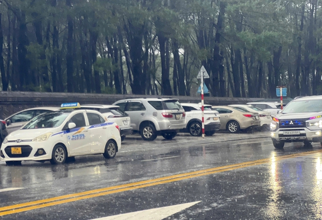 'Trận lụt thứ 3 trong vòng 10 ngày, quá mệt mỏi!'- Ảnh 5. 'Trận lụt thứ 3 trong vòng 10 ngày, quá mệt mỏi!'- Ảnh 5.