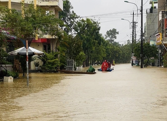 Quảng Trị:Miền núi sạt lở cả ngàn khối đất, đồng bằng nước lụt vỗ như sóng biển - Ảnh 2.