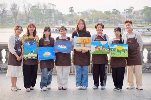 “Thầy giáo mùa xuân” của người khiếm thính - Ảnh 1.