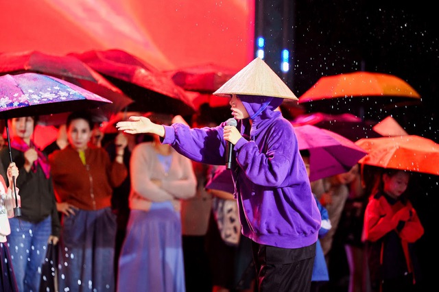 Đạo diễn trẻ Đỗ Bảo Ngọc thắp sáng đêm nghệ thuật 'Tinh hoa áo dài 2025'- Ảnh 2.