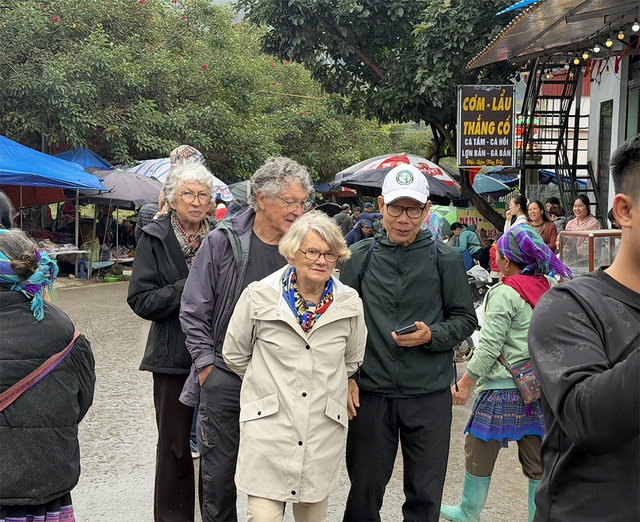 Du lịch chật vật vì mưa bão liên tục- Ảnh 2.