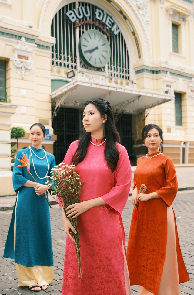 Khi ‘nét cũ’ trỗi dậy, phong cách retro tái xuất tủ đồ hiện đại- Ảnh 1. Khi ‘nét cũ’ trỗi dậy, phong cách retro tái xuất tủ đồ hiện đại- Ảnh 1.