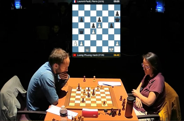 Lương Phương Hạnh (phải) thi đấu tại Pháp, đạt được chuẩn cuối cùng để phong danh hiệu Đại kiện tướng nữ quốc tế. ẢNH: FC