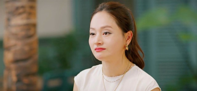 Vì sao khán giả tranh cãi diễn xuất của Lan Phương? - Ảnh 1.