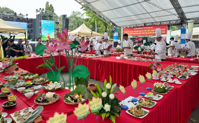 Hơn 200.000 lượt khách trải nghiệm lễ hội ẩm thực chay 2025 ở TP.HCM - Ảnh 2.