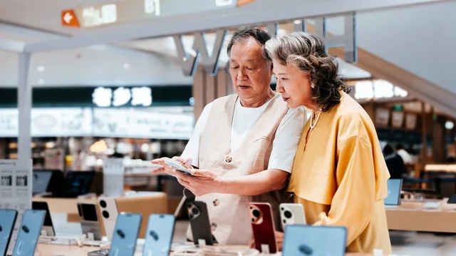 Chuy&ecirc;n gia chỉ ra 5 sai lầm 'đốt tiền' khi mua điện thoại Android - Ảnh 1.