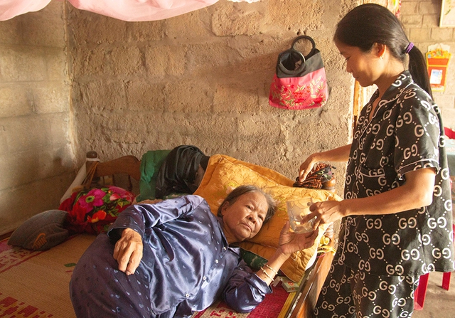 L&aacute; l&agrave;nh đ&ugrave;m l&aacute; r&aacute;ch gi&uacute;p đỡ gia đ&igrave;nh chị Thiện vượt qua bi kịch ung thư - Ảnh 2.