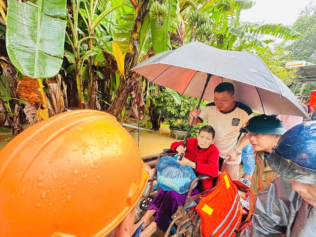 Quảng Ngãi: Phân bổ 100 tỉ đồng hỗ trợ khắc phục hậu quả mưa lũ - Ảnh 4.