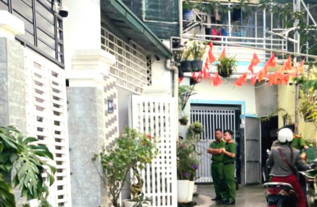 C&ocirc;ng an kh&aacute;m x&eacute;t nh&agrave; Trưởng ph&ograve;ng ph&aacute;p chế Sở Y tế L&acirc;m Đồng - Ảnh 1.