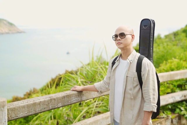 Phan Đinh T&ugrave;ng c&ugrave;ng b&agrave; x&atilde; t&aacute;i hiện miền k&yacute; ức tuổi trẻ trong MV mới  - Ảnh 1.