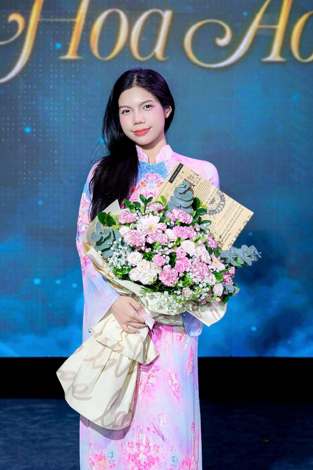 Đạo diễn trẻ Đỗ Bảo Ngọc thắp sáng đêm nghệ thuật 'Tinh hoa áo dài 2025'- Ảnh 1.