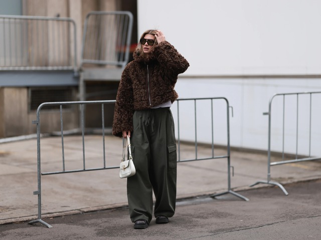 Bùng nổ xu hướng áo khoác ngắn, lửng ôm sát siêu 'hot' lên ngôi- Ảnh 1.