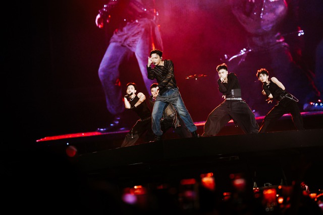 Soobin ch&aacute;y hết m&igrave;nh trong concert, c&ugrave;ng fan quy&ecirc;n g&oacute;p hơn 1,2 tỉ đồng cho miền Trung- Ảnh 10.