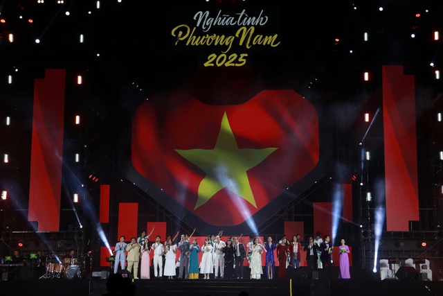 'Nghĩa tình phương Nam' góp hơn 25 tỉ đồng ủng hộ đồng bào miền Trung- Ảnh 7.