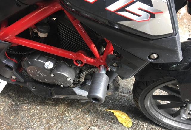 3 lưu ý khi mua gù chống đổ cho mô tô, xe máy - Ảnh 1. 3 lưu ý khi mua gù chống đổ cho mô tô, xe máy - Ảnh 1.