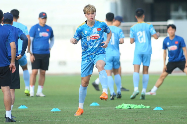 Sao U.23 Việt Nam L&ecirc; Viktor h&atilde;y nu&ocirc;i dưỡng ngọn lửa kh&aacute;t vọng như Đặng Văn L&acirc;m- Ảnh 1.